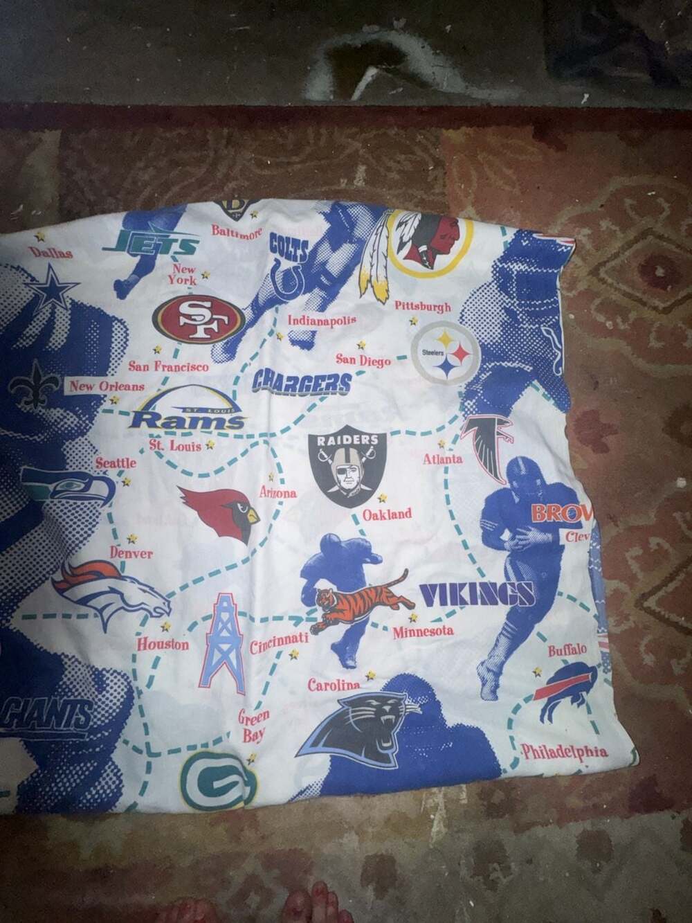 Twin Vintage 1997 NFL Teams 'Road to the Super Bowl' Fabric Bed Sheet
